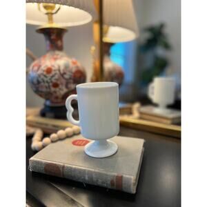 Milk glass‎ mug